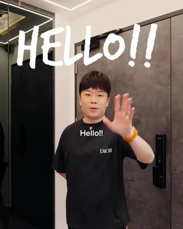 Reel thumbnail: a presenter greeting the camera at a front door